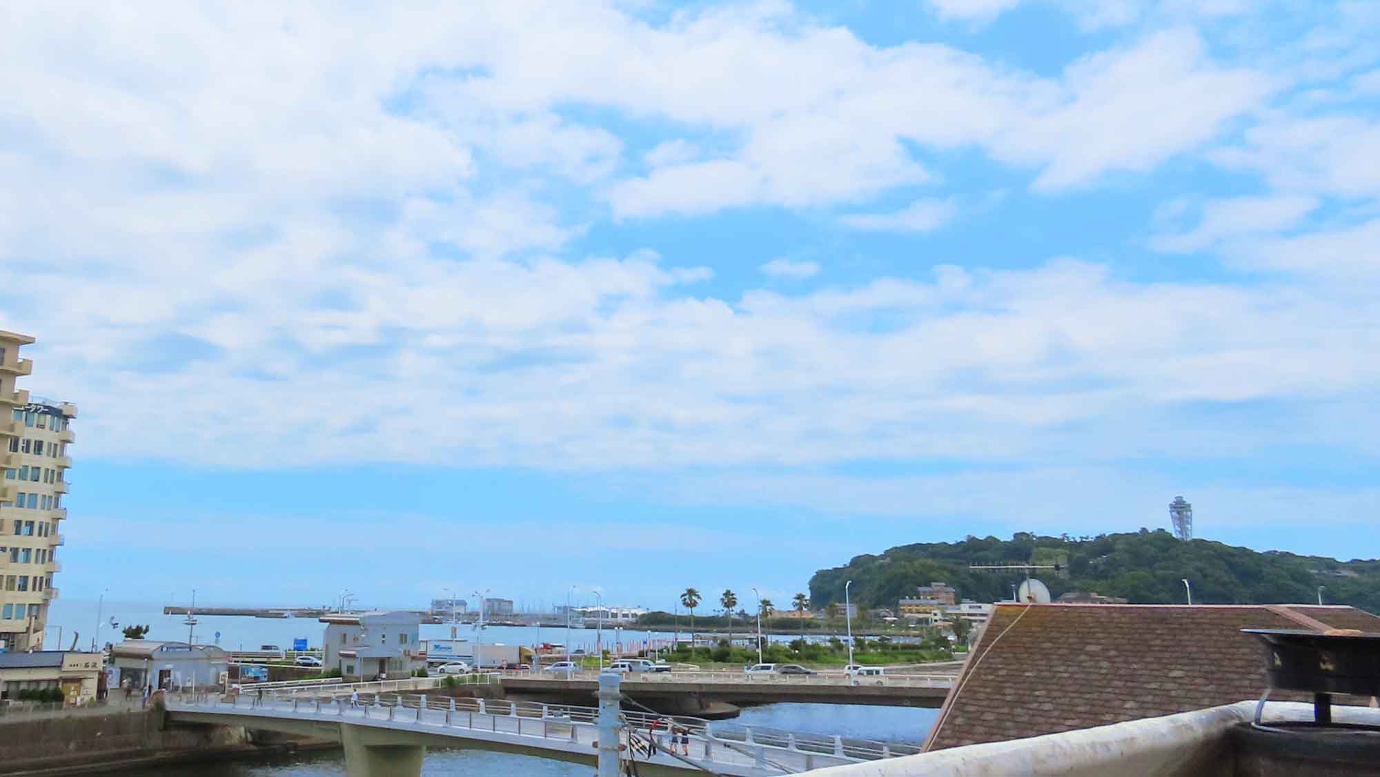 江ノ島の景色を一望して、屋上で食べる